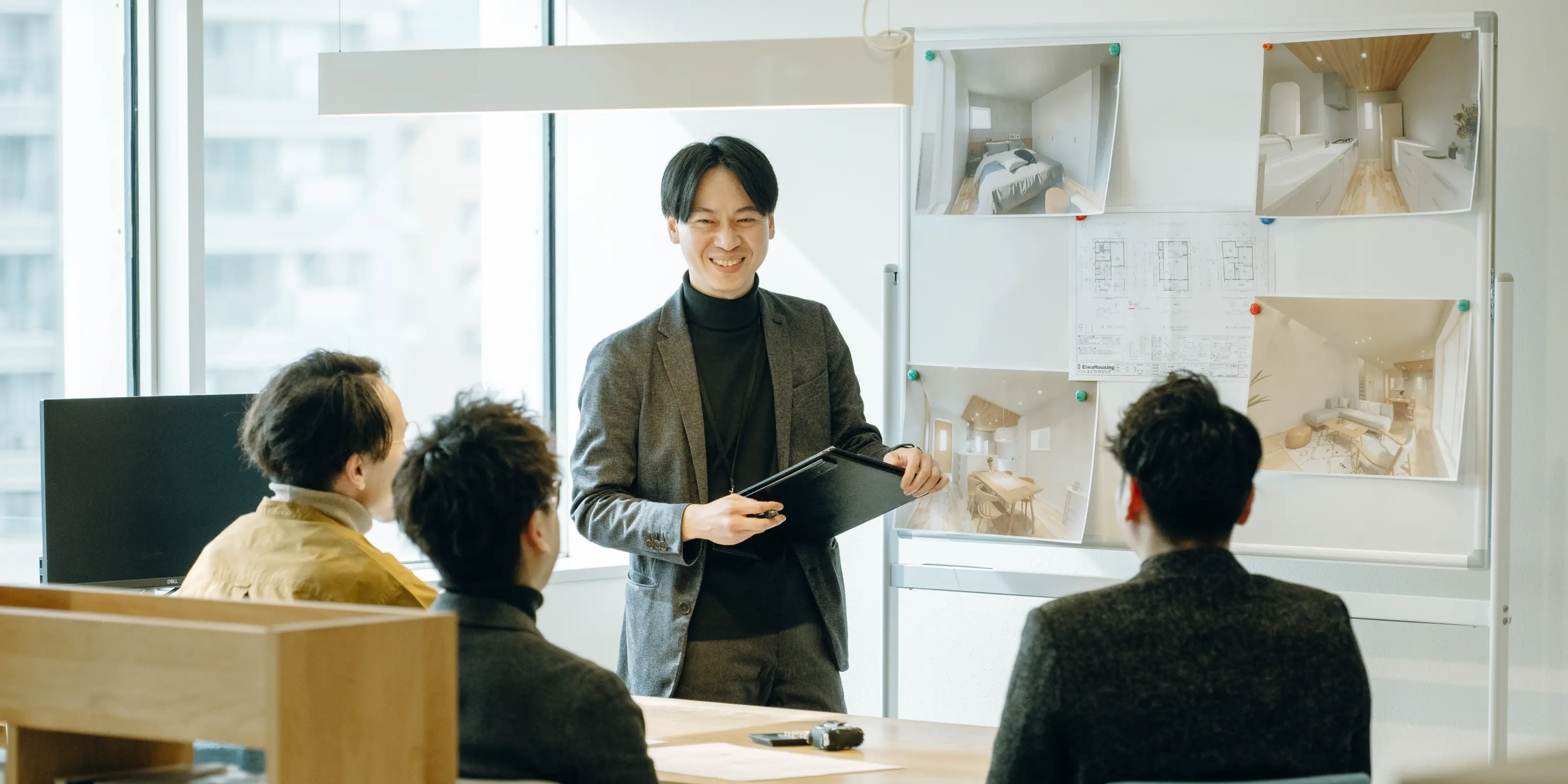 社員との設計に関する会議の様子